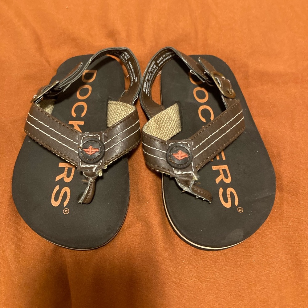 Dockers brown toddler boys flip flops size 8